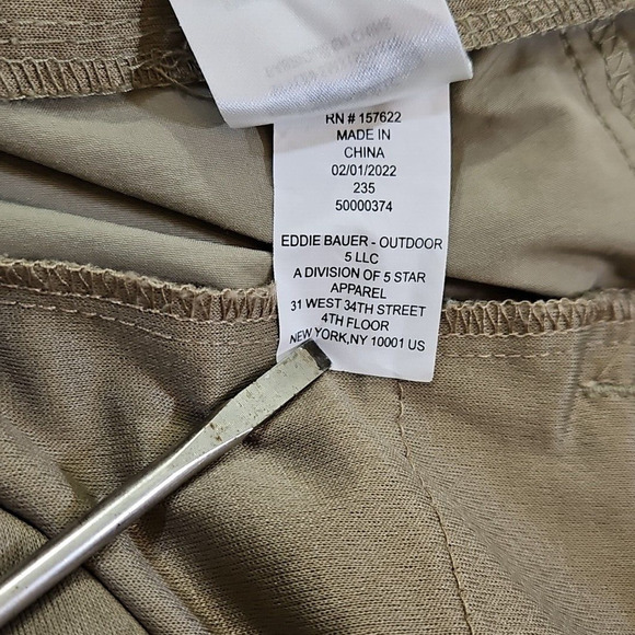 Eddie Bauer Men's Size 40 Zipper Cargo Shorts 10” Inseam Gorpcore EUC EM42SH331P - Picture 9 of 11